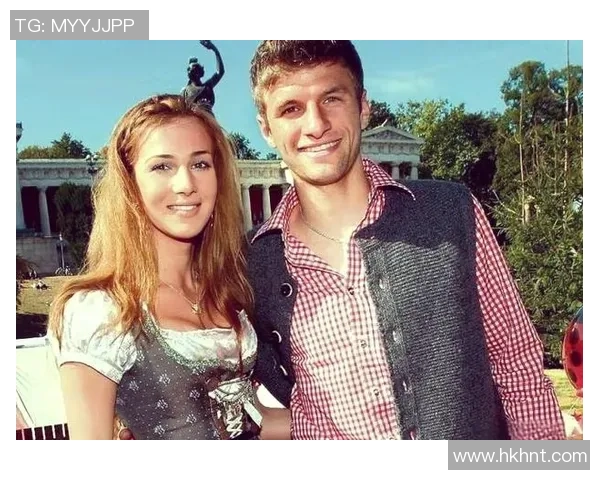 美女与足球明星亲密互动视频展现甜蜜瞬间引发热议 美女与足球明星亲密互动视频展现甜蜜瞬间引发热议