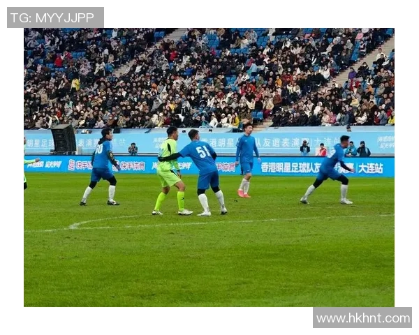 足球明星大立远射技惊四座助球队逆转胜利展现超凡球技与团队默契