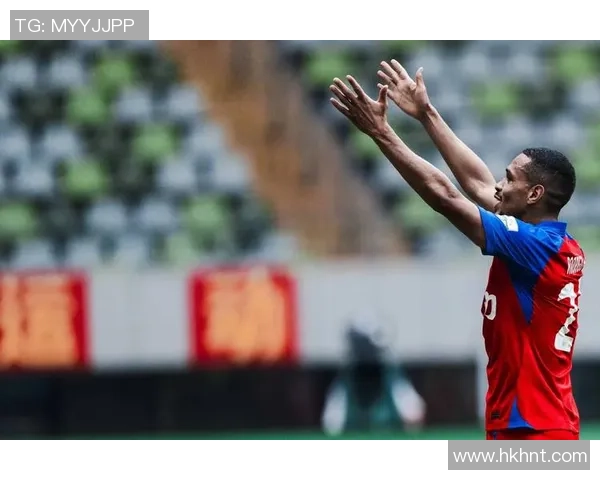 足球明星背后的坚持与努力展现了他们不屈不挠的奋斗精神