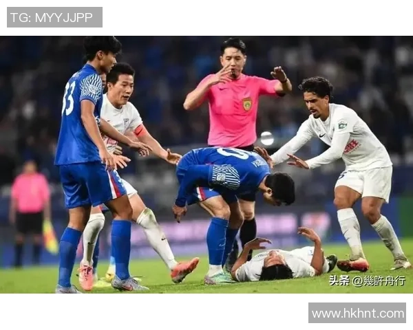 上海足球队比赛经验引发热议球迷对战术选择与球员表现展开激烈讨论